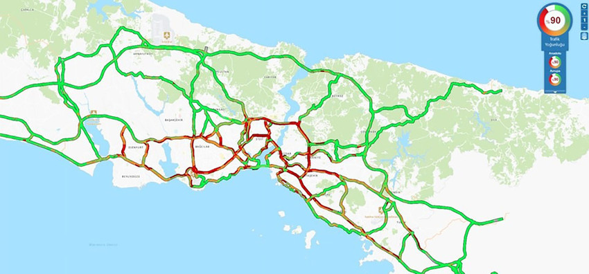 İstanbul'da sağanak yağışla birlikte trafik yoğunluğu yüzde 90 seviyesine çıktı.