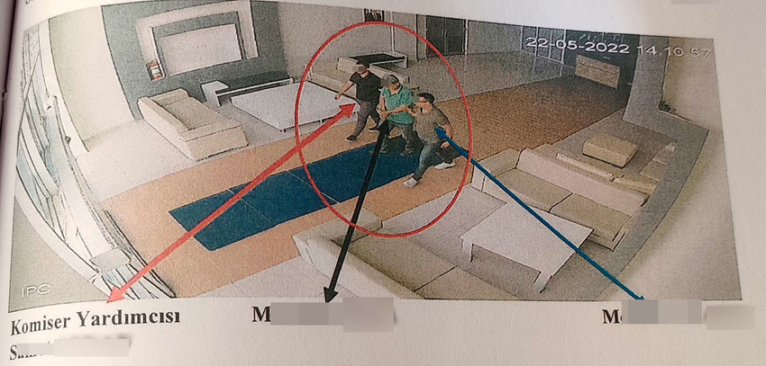 Adana'da kendisini MİT görevlisi olarak tanıtıp 16 kişiyi Amerika'ya götürme bahanesiyle 128 bin 400 bin dolar dolandıran şüpheli ve arkadaşlarının polisi bile 'MİT'ciyim' diyerek inandırdığı ve olayda kullandığı ortaya çıktı.