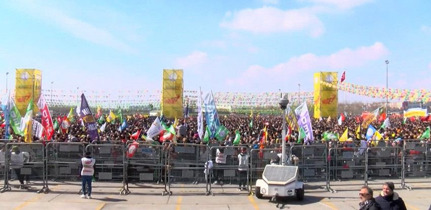 DEM Parti tarafından Yenikapı'da alanında düzenlenen Nevruz kutlamasında çıkan olaylar nedeniyle toplam 75 kişi gözaltına alındı. 