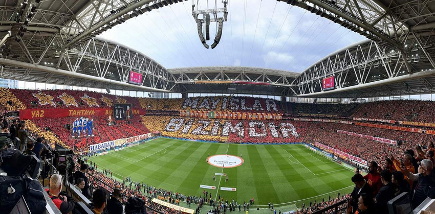 Trendyol Süper Lig’in 37. haftasında Galatasaray evinde Fenerbahçe ile karşılaşıyor. Yaptığı koreografilerle adından çokça söz ettiren sarı-kırmızılı taraftarlar, derbi için de özel bir çalışma gerçekleştirdi.