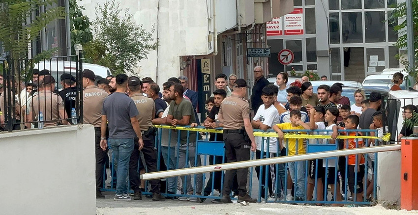 Tekirdağ'da ailesinden şiddet gördüğü ve cinsel istismara uğradığı iddiasıyla hastaneye kaldırılarak entübe edilen 2 yaşındaki Sıla'nın annesi tutuklanarak cezaevine konulurken, minik bebeğin cinsel istismara uğradığı ortaya çıktı...