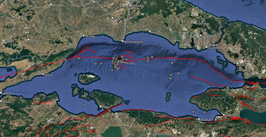 Son dönemde Marmara Denizi'ndeki deprem hareketliliğini değerlendiren Prof. Dr. Okan Tüysüz, depremlerin 'Orta Marmara Çukurluğu'nda yoğunlaştığına dikkat çekti.