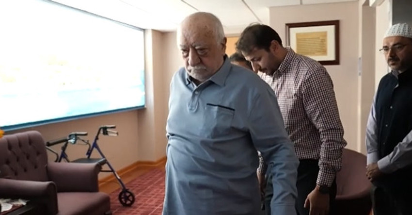 FETÖ elebaşı Gülen'in hastaneden çıkış görüntüleri ortaya çıktı - Resim : 1