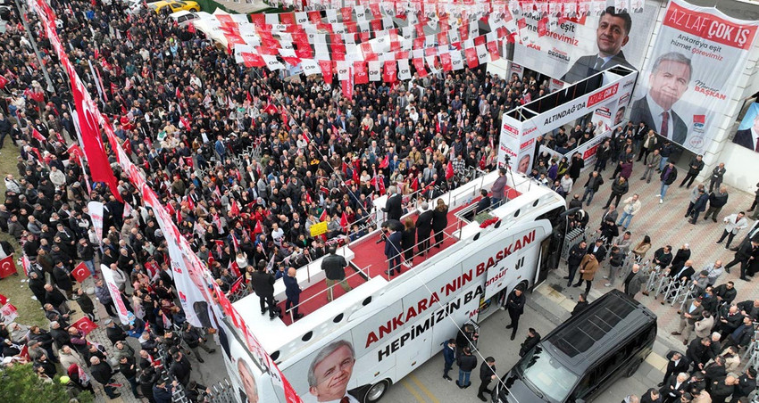 Ankara Büyükşehir Belediye (ABB) Başkanı Mansur Yavaş, ''Görünen o ki dün yayımlanan ankete göre yüzde 14 öndeyiz. Asla rehavete kapılmayacağız'' dedi.