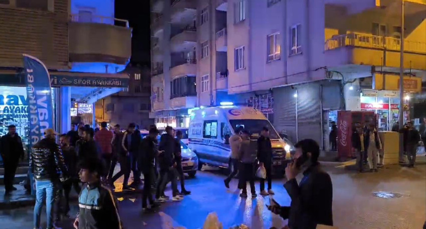 Diyarbakır'ın Bismil ilçesinde, yaşları 18'den küçük çocukların bıçaklı kavgasında 2 kişi yaralandı. 