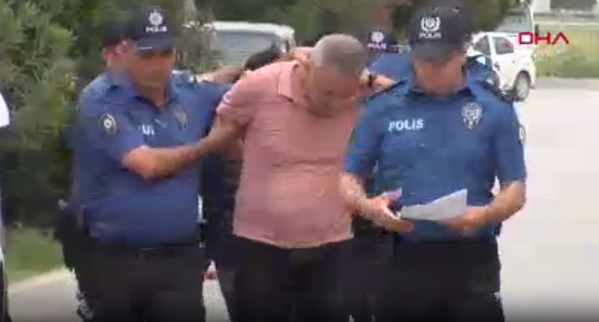Adana'da polisin GBT uygulamasından kaçıp, 1 kilometrelik takiple durdurulan kamyonetteki şüpheli, ekiplere direnip belindeki tabancayı çıkararak "Siz kimsiniz? Sizi geberteceğim" sözleriyle polis ekiplerini tehdit etti. 