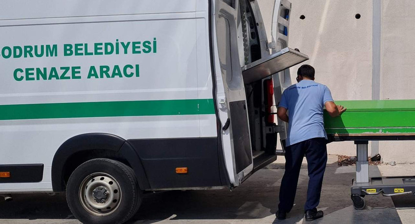 Muğla'nın Bodrum ilçesinde bir otelinde terasından düşen 48 yaşındaki tiyatro sanatçısı Demet Ersoy yaşamını yitirdi. 