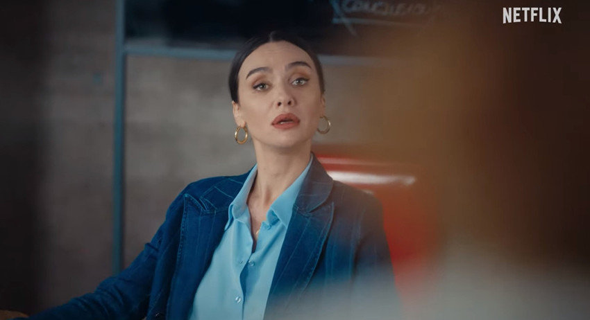 Başrollerini Birce Akalay, Miray Daner ve İbrahim Çelikkol’un paylaştığı Kuş Uçuşu'nun 3. sezonundan ilk fragman yayınlandı. Netflix, dizinin son sezonu için tarih verdi.