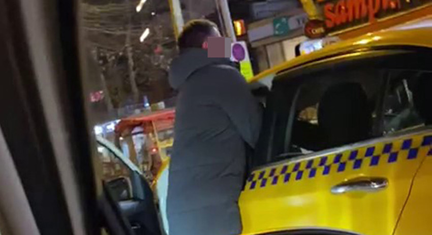 İstanbul'da bitmek bilmeyen taksici - yolcu tartışmalarında bu sefer yumruklar konuştu. Beşiktaş'ta bir taksi sürücüsü ile kendisini durduran bir yolcuyu aracına almak istemeyince tekmeli yumruklu kavga çıktı.