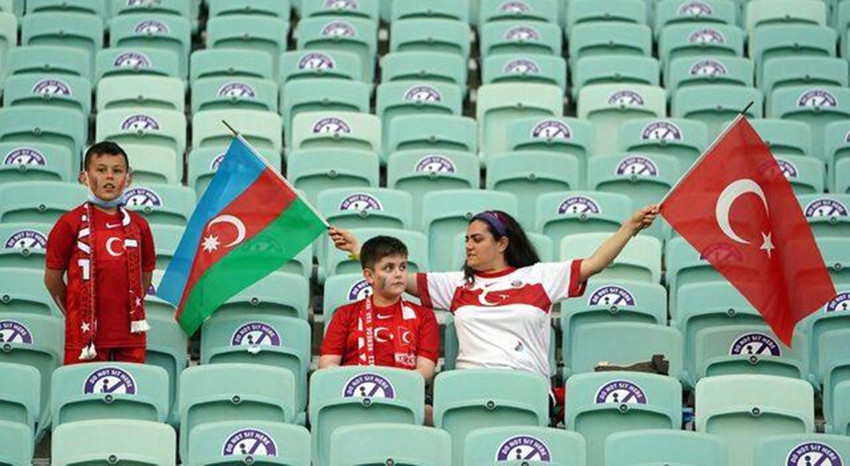 Türkiye-Galler maçında dikkat çeken pankart - Resim: 4