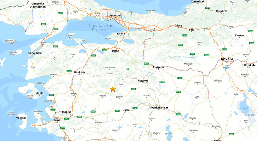 Kütahya'nın Simav ilçesinde 5.4 büyüklüğünde deprem meydana geldi. Deprem İstanbul'un da aralarında bulunduğu birçok ilde hissedildi.