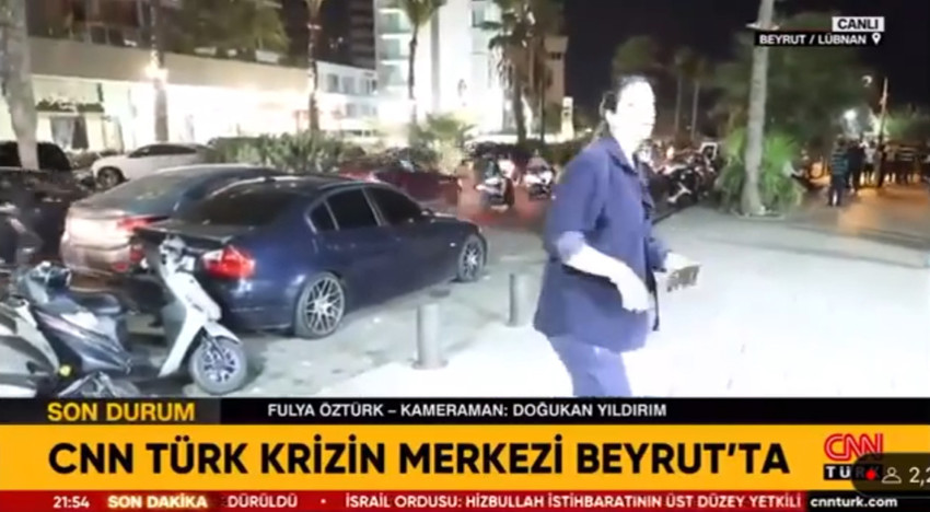 Beyrut'ta İsrail'in saldırı devam ederken canlı yayın esnasında CNN Türk haber ekibi ve Muhabir Fulya Öztürk saldırıya uğradı. 