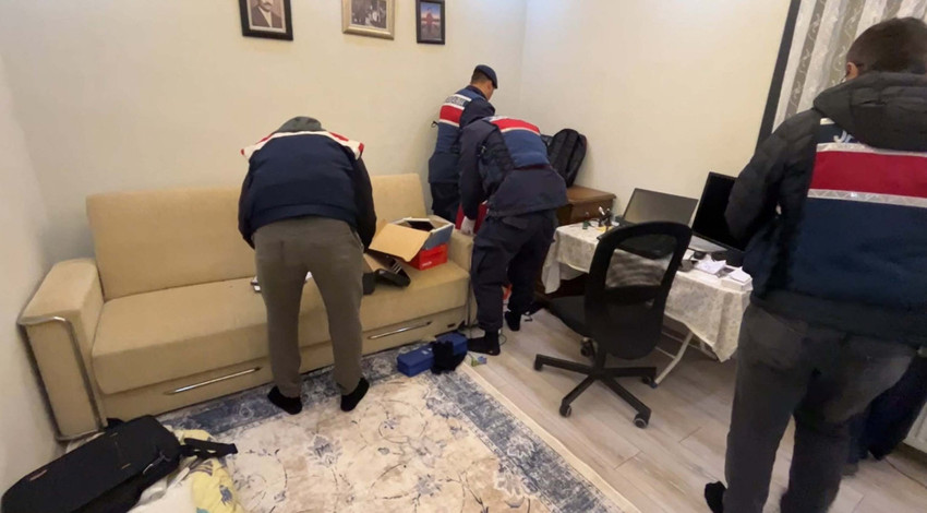 İzmir merkezli 11 ilde DHKP/C'ye yönelik düzenlenen operasyonda 30 şüpheli gözaltına alındı. 