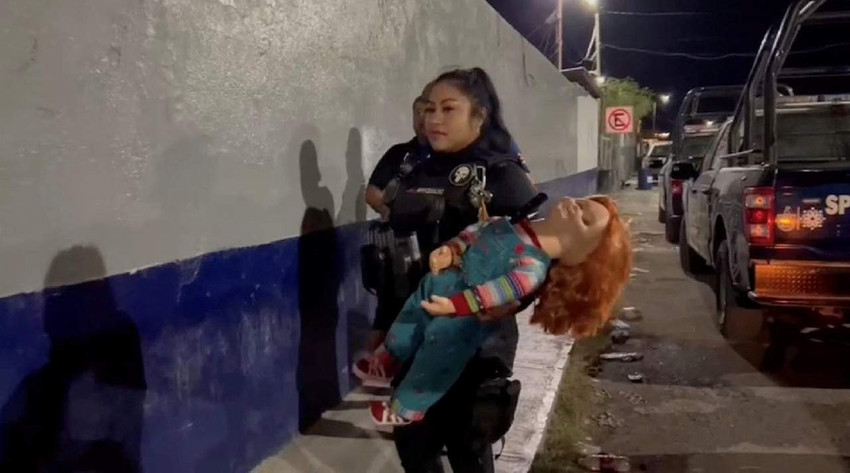 Bir döneme damgasını vuran korku filmi Chucky'nin bebeği Meksika'da gözaltına alındı. 