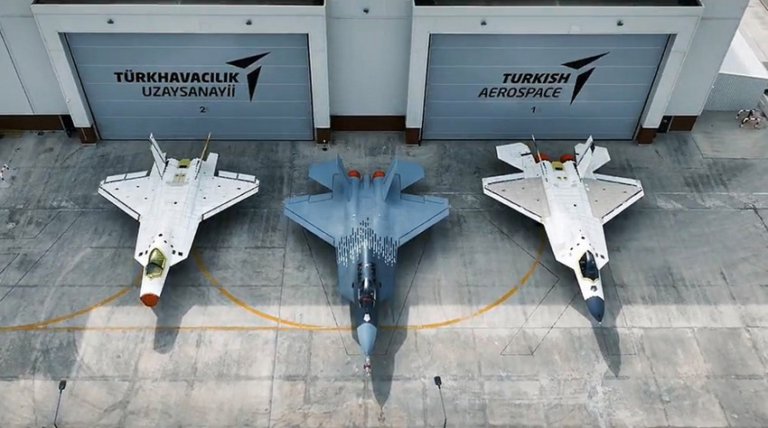 Türk Havacılık ve Uzay Sanayii (TUSAŞ), Milli Muharip Uçak KAAN'ın ilk uçuşunun yıl dönümünü sosyal medya hesabından yaptığı paylaşımla kutladı. TUSAŞ, "Bir milletin azmi gökyüzüyle buluştu" mesajıyla KAAN’ın iki prototipini aynı karede paylaştı.