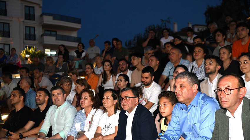 Türk edebiyatının usta şairi Nazım Hikmet'i aramızdan ayrılışının 61. yıl dönümünde Altıeylül Belediyesi Gazi Mustafa Kemal Atatürk Yaşam Kompleksi Ayyıldız Amfi Tiyatro'da gerçekleştirilen etkinliklerle andı.