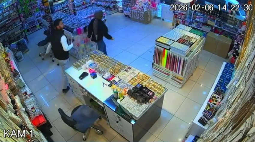 AFAD verilerine göre, Erzincan'ın Kemah ilçesinde 4.9 büyüklüğünde deprem meydana geldi. Paniğe neden olan deprem, çevre illerde de hissedildi. Yer bilimci Prof. Dr. Naci Görür, depremin kritik bir noktada meydana geldiğine dikkat çekti.