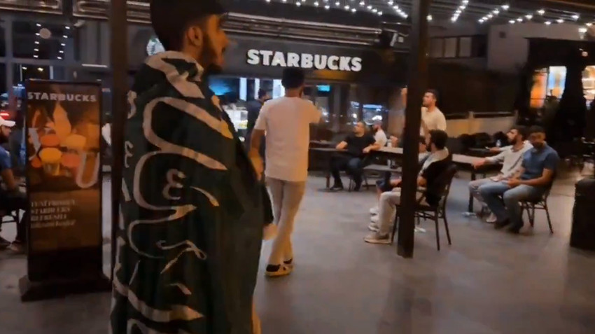 Diyarbakır İsrail'i protesto eden bir grup, tekbir getirip, "cenk, cihat, şehadet" sloganları atarak bir Burger King bir de Starbucks şubesini bastı. Sosyal medyada yayınlanan görüntülere tepki yağdı.