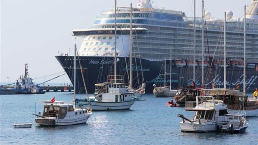 Bodrum'a turist akını ! Gemiyle geldiler