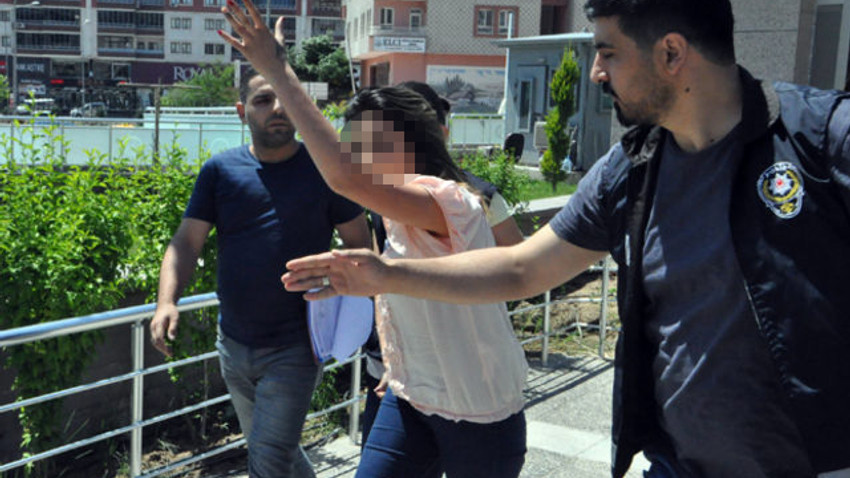 İş yeri basan kızlar bu sefer de gazetecilere saldırdı