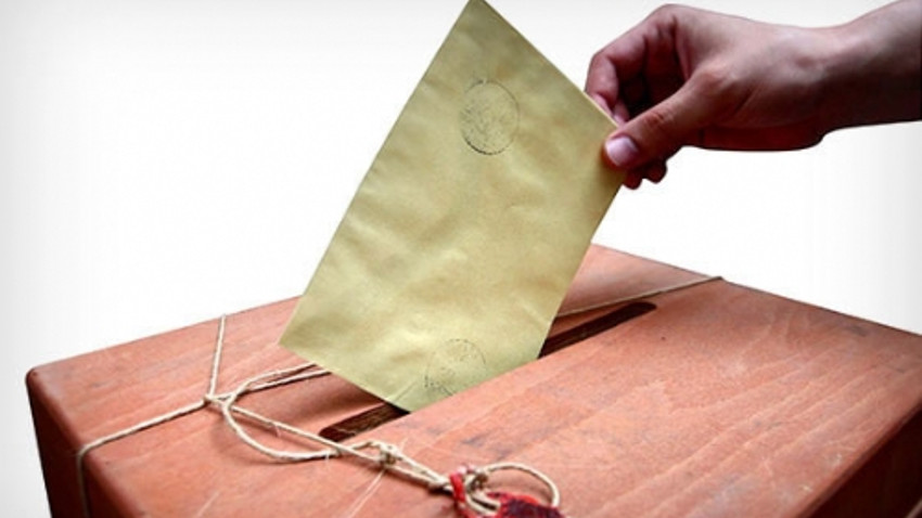 Beklenen açıklama geldi: Eski kimliklerle de oy verilebilecek !