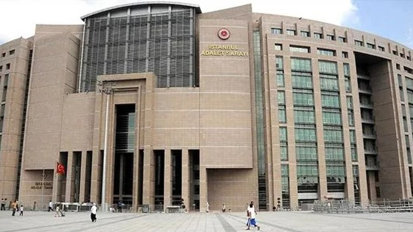 İstanbul Adalet Sarayı'nda sapık var ! Etek altı fotoğrafını çekerken...