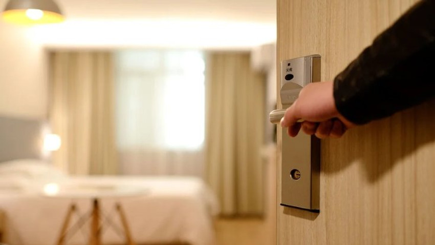 Otel odasında tacize ''pes'' dedirten savunma