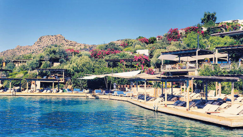 Çeşme ve Bodrum'da plaj ücretleri cep yakıyor! Loca fiyatı 3 bin lira