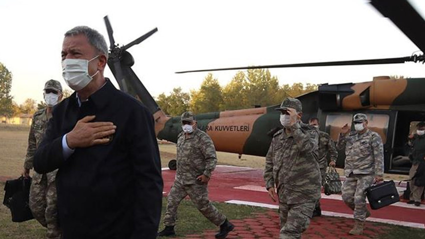 Bakan Akar, sınır hattında incelemelerde bulundu