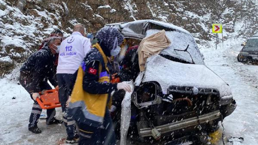Antalya'da korkunç kaza: 2 ölü, 5 yaralı