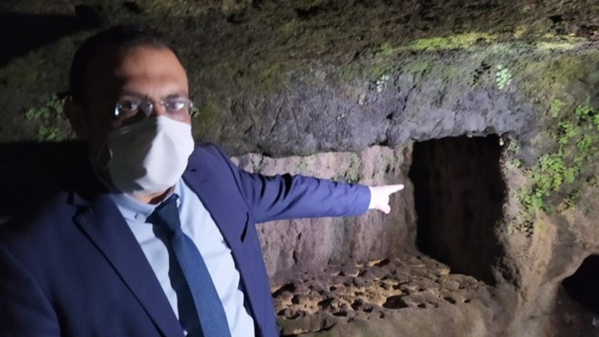 Tarsus'ta sular çekildi, mezarlar ortaya çıktı