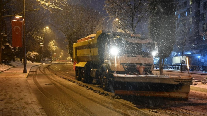 Beylikdüzü Belediyesi'nden yoğun kar mesaisi