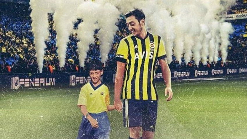 Mesut Özil'den Fenerbahçe formalı paylaşım