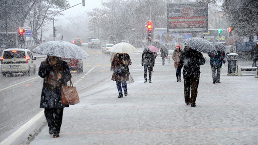 Meteoroloji uyardı: Kar İstanbul'a geri geliyor!