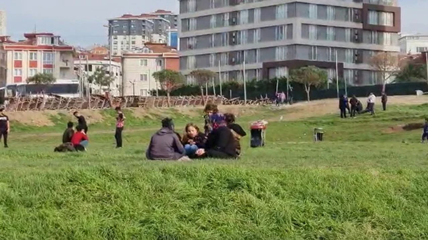 Yer: İstanbul! Sokağa çıkma yasağını takan yok