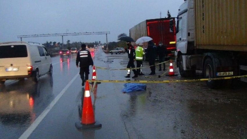 Vicdansızlık! Çarptığı yaya öldü, arabasını kontrol edip kaçtı