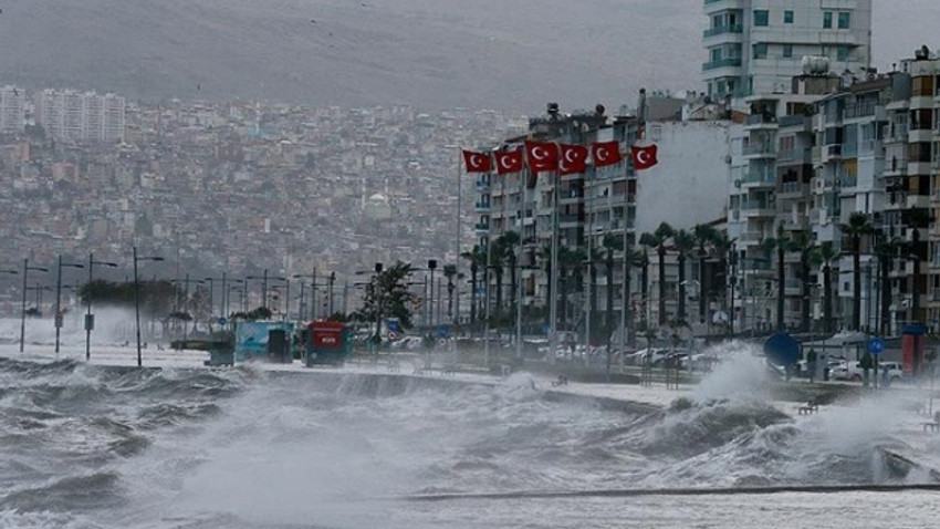 İzmir'de kırmızı alarm: ''Denize sakın yaklaşmayın!''