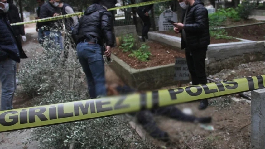 Babasının mezarı başında ölü bulundu