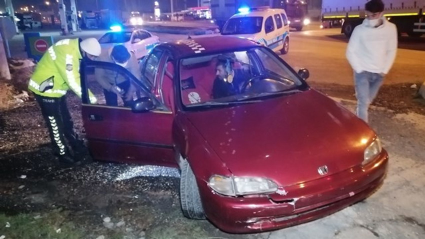 Ehliyetsiz, alkollü sürücü, trafikten men araçla kısıtlamada yakalandı