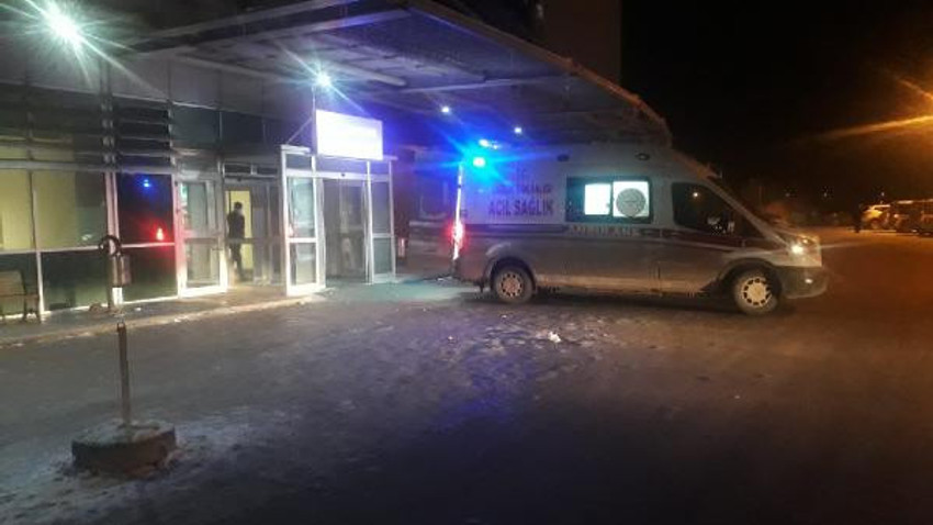 Cinnet getiren baba, eşini ve çocuklarını bıçakladı