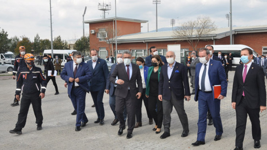 TBMM Deprem Araştırma Komisyonu İzmir'de toplandı