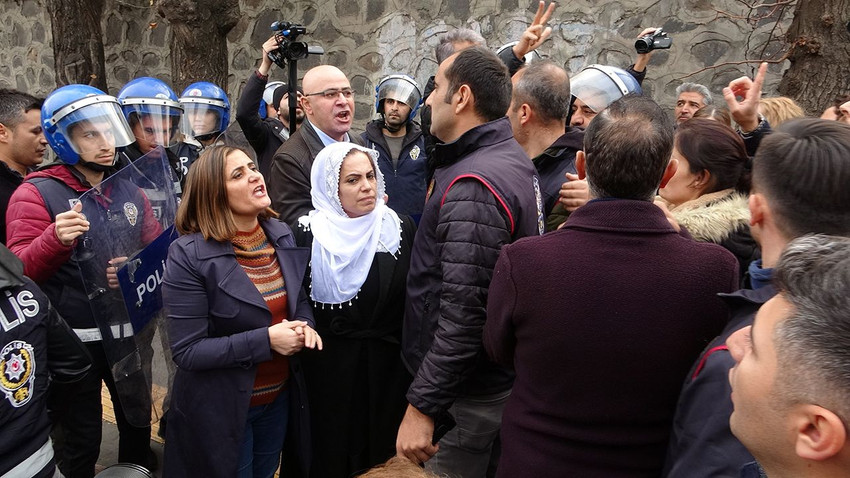 Teröriste terörist diyemeyen, Öcalan için sokağa çıkan HDP'li vekilden polise tehdit - Resim: 2