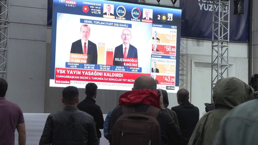 AK Parti balkon konuşmasına hazırlanıyor - Resim: 2