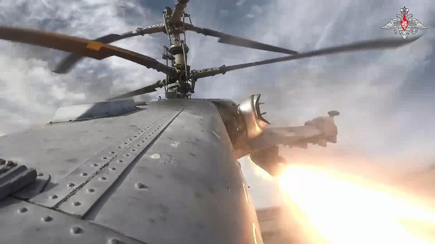 Rus saldırı helikopterleri Ukrayna mevzilerini böyle vurdu - Resim: 1