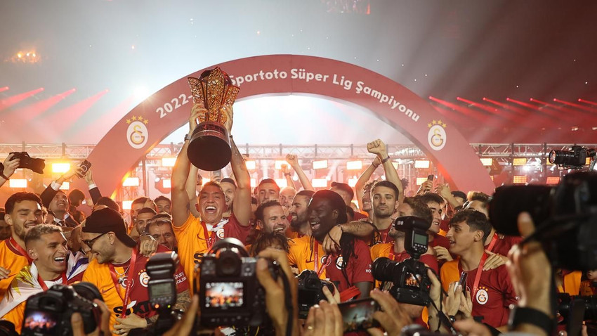 Şampiyon Galatasaray kupasına kavuştu - Resim: 2