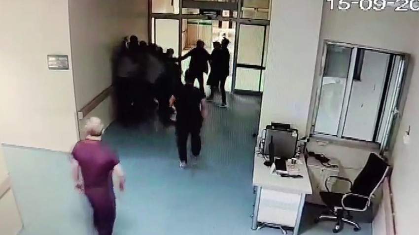 Hasta yakını polis hastaneyi birbirine kattı - Resim: 2