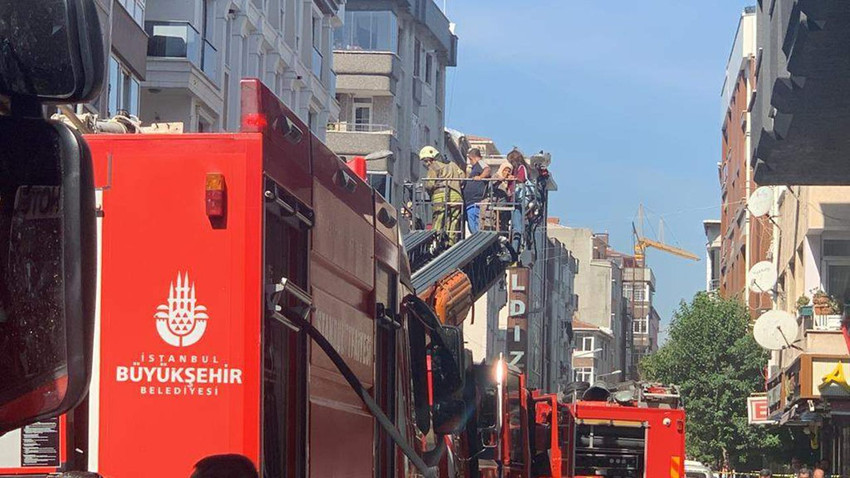 İstanbul'da korkutan yangında can pazarı! Mahsur kalanlar böyle kurtarıldı - Resim: 1