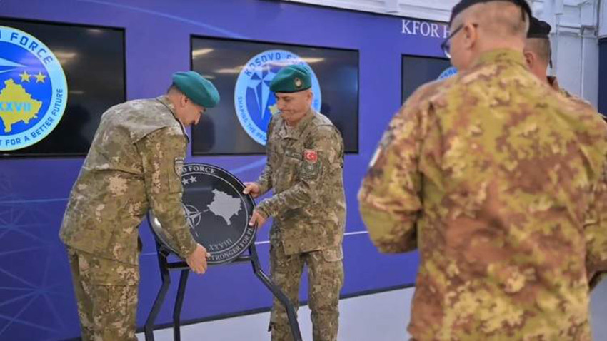 Türkiye, NATO'nun Kosova'daki Barış Gücü'nün (KFOR) komutasını 1 yıllığına devraldı. KFOR'un 28'inci komutanı olan Tümgeneral Özkan Ulutaş, 10 Ekim 2024'e kadar görev yapacak.