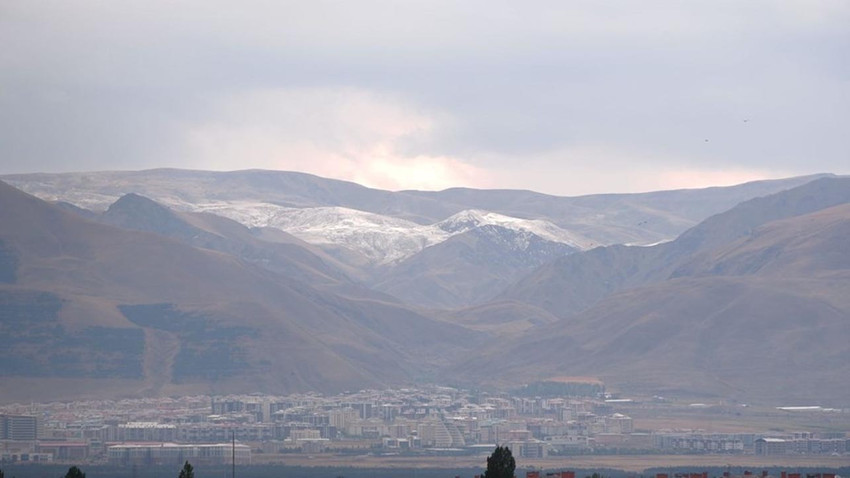 Erzurum'da yılın ilk karı yağışı gerçekleşti - Resim : 1