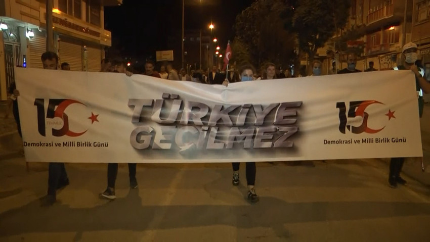 Diyarbakır'da 15 Temmuz Şehitleri için yürüdüler - Resim : 1
